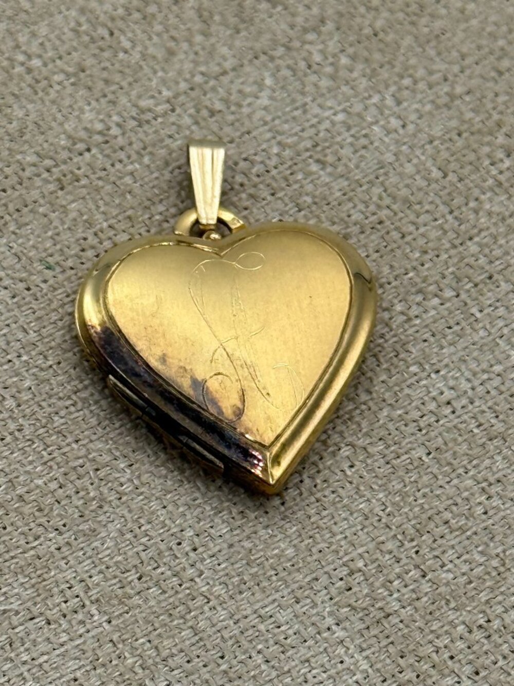 vintage gold tone heart locket